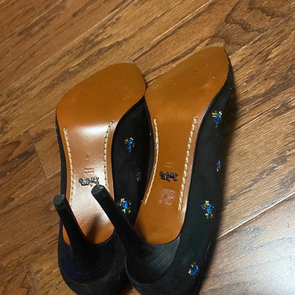 Coach Praire Suede Pump - Picture 8 of 10